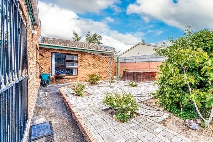4 Bedroom Property for Sale in Soneike Western Cape